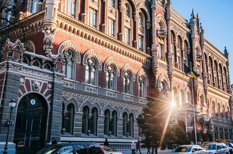 Нацбанк збільшив продаж валюти: понад $708 млн продано за тиждень Нацбанк збільшив продаж валюти: понад $708 млн продано за тиждень
