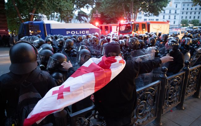 Фото: Getty Images Поліція жорстоко розігнала протест у Грузії. Затримано одного з лідерів опозиції