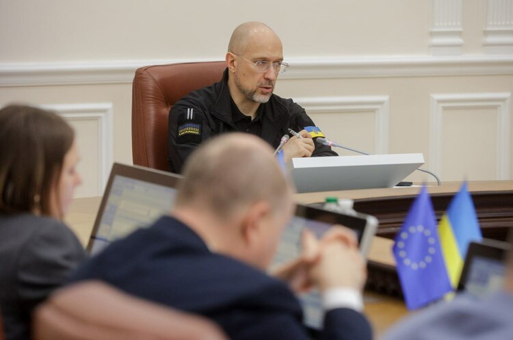 Українці подали вже понад 6 млн заявок на отримання «Зимової єПідтримки» – Шмигаль Українці подали вже понад 6 млн заявок на отримання «Зимової єПідтримки» – Шмигаль