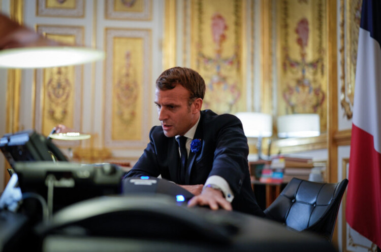 X @EmmanuelMacron Макрон вимагає в Іванішвілі звільнити затриманих на протестах у Грузії