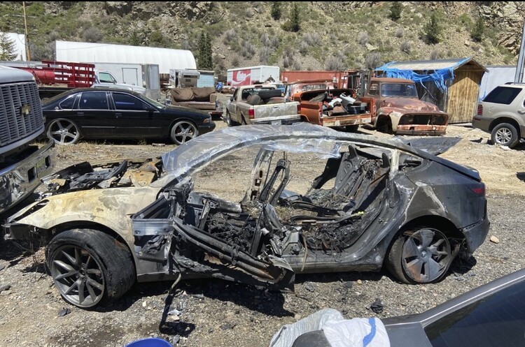 фото apnews.com Reuters: Трамп хоче скасувати вимогу звітування про аварії автомобілів, раніше цього вимагав Маск