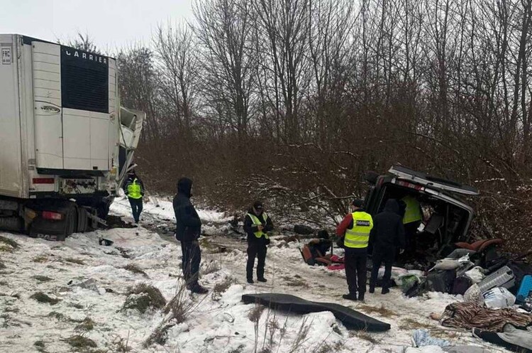 Фото: Поліція Львівщини ДТП на Львівщині: один із водіїв втік, його вже затримали (оновлено)