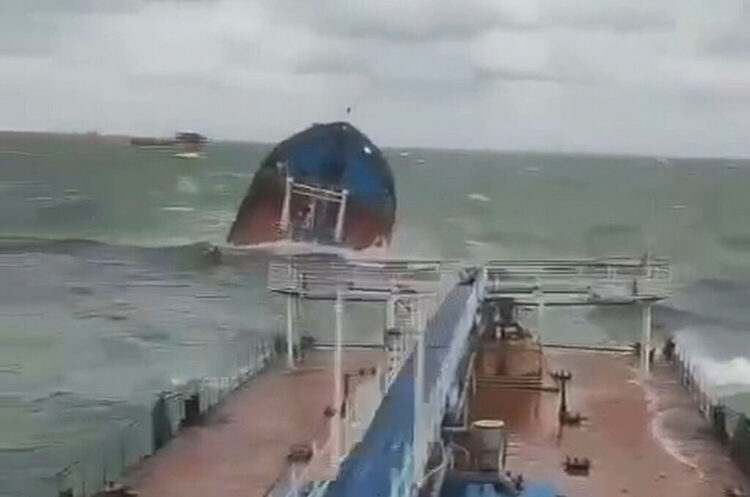 Скриншот з відео Аварія танкерів рф у Чорному морі призвела до екологічної катастрофи. Збитки можуть сягнути $14 млрд