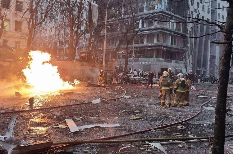 Атака балістикою по Києву: загинула людина (оновлено) Атака балістикою по Києву: загинула людина (оновлено)