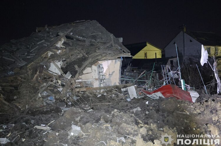 Фото: Поліція Чернігівської області росія вдарила по Чернігову трьома балістичними ракетами, попередньо Іскандерами, загинув чоловік – голова ОВА