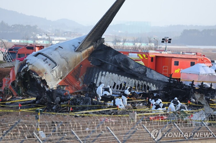 Фото: Yonhap У Південній Кореї завершили розшифровку самописця з літака Jeju Air, який розбився тиждень тому