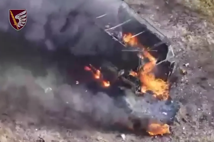 Знищена російська техніка, скрін з відео 79 ОДШБр росія вичерпала половину довоєнних запасів бронетехніки – ISW
