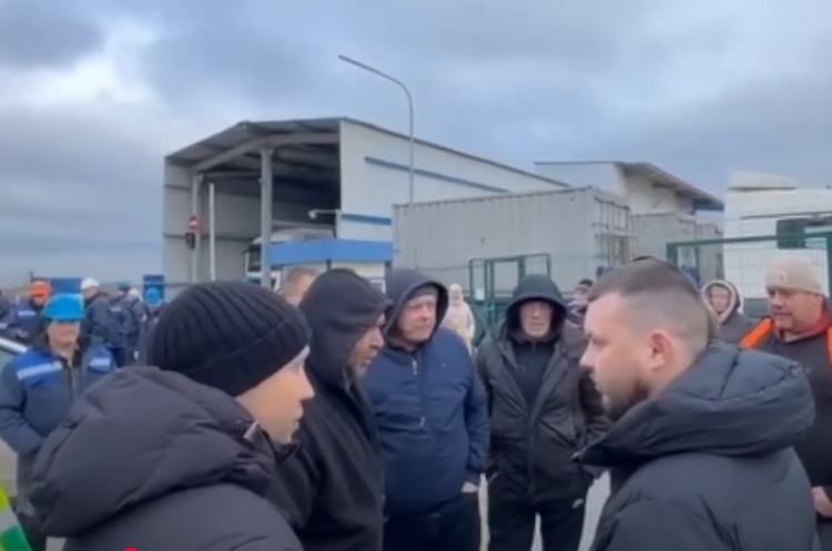 скріншот з відео Агротрейдери звинуватили БЕБ у блокуванні роботи на підприємствах у Одеському порту