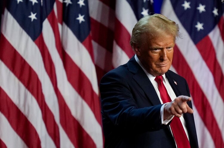 Трамп готує понад 100 указів для підпису з першого дня президентства – AP Трамп готує понад 100 указів для підпису з першого дня президентства – AP