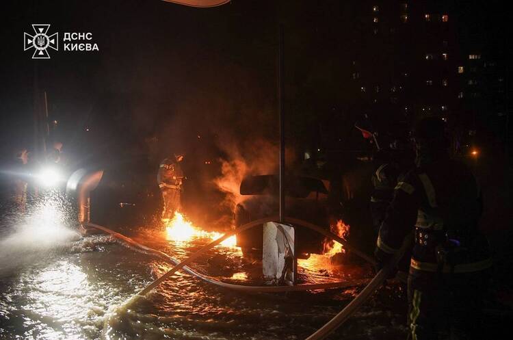 ОНОВЛЕНО: Масована балістична атака на Київ: є жертви та руйнування ОНОВЛЕНО: Масована балістична атака на Київ: є жертви та руйнування