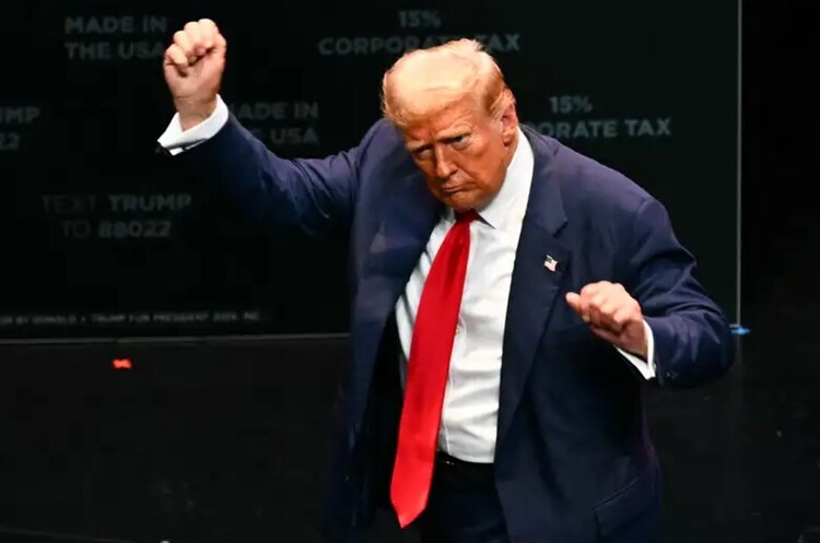 Фото Chandan Khanna \AFP \Getty Images Трамп запустив власну криптовалюту, вона називається Trump