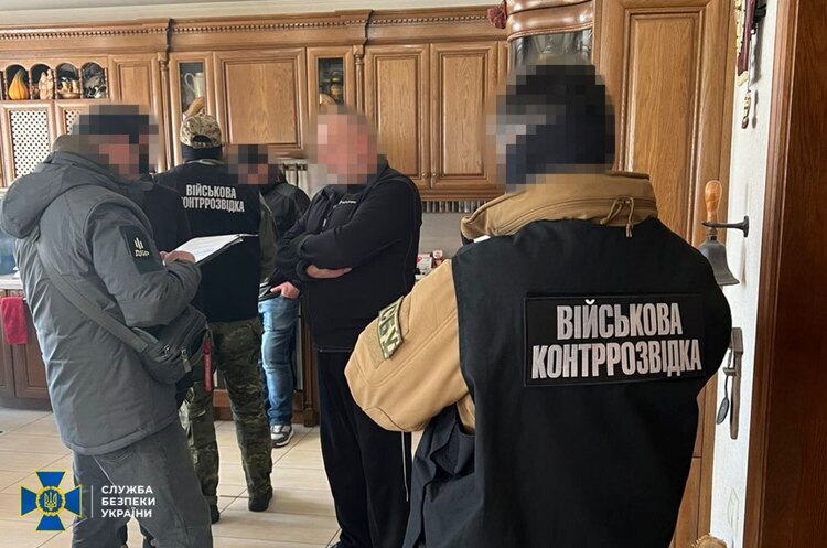 СБУ та ДБР затримали генералів, які провалили оборону Харківщини у 2024 році СБУ та ДБР затримали генералів, які провалили оборону Харківщини у 2024 році