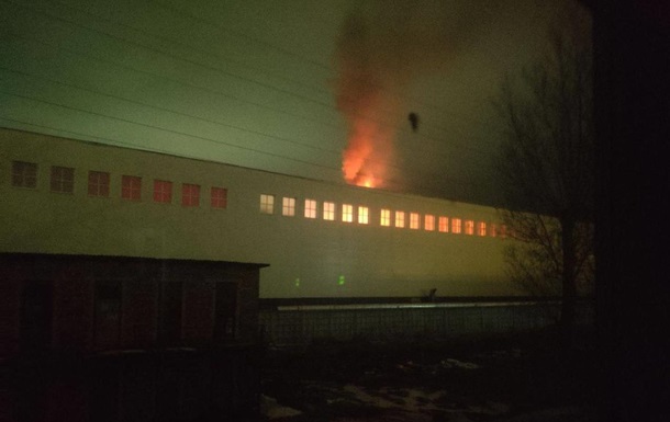 Дрони атакували авіазавод у Смоленську: спалахнула пожежа Дрони атакували авіазавод у Смоленську: спалахнула пожежа