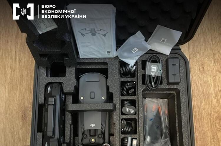 Корупційний скандал у Полтаві: чиновники завищили ціну дронів на 5 млн грн і привласнили їх собі Корупційний скандал у Полтаві: чиновники завищили ціну дронів на 5 млн грн і привласнили їх собі