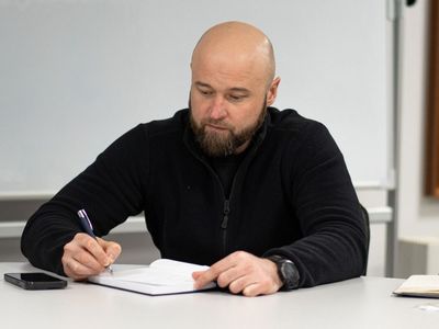 Кабмін звільнив Кліменкова з посади заступника Умєрова Кабмін звільнив Кліменкова з посади заступника Умєрова
