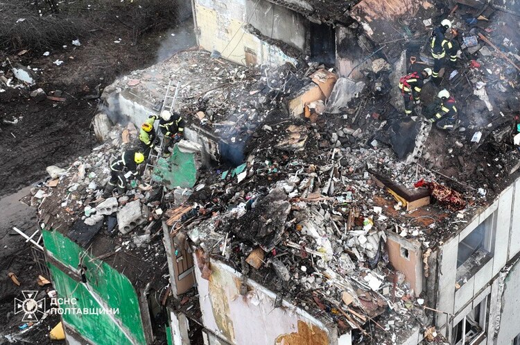 Фото: ДСНС України У Полтаві завершили розбір завалів на місці зруйнованої російською ракетою п’ятиповерхівки
