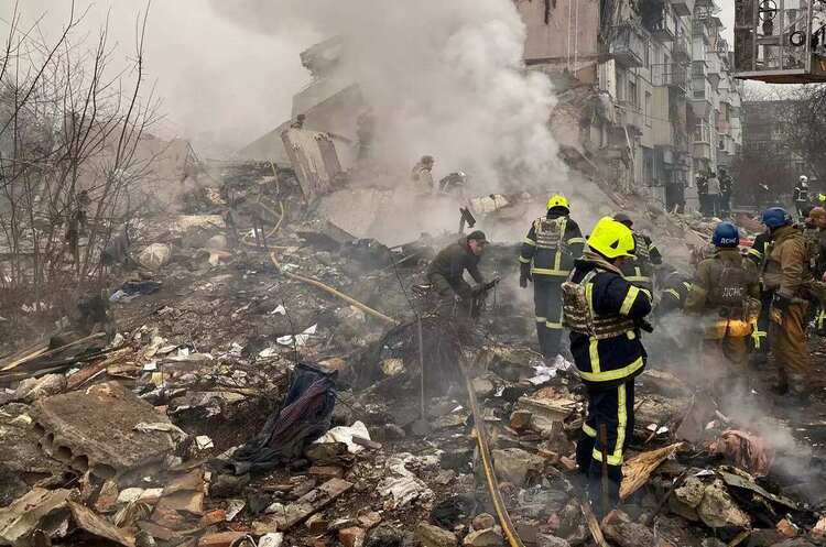 Фото: ДСНС України Президент розповів про наслідки російської нічної атаки