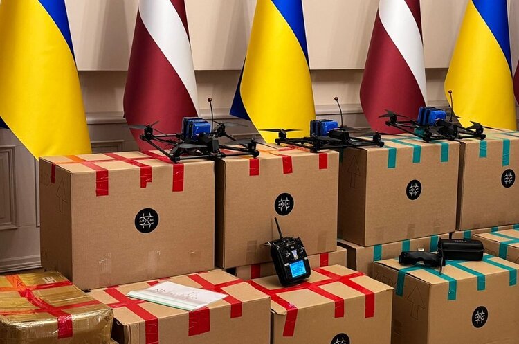 У Латвії зібрали кошти на сотню FPV-дронів для ЗСУ У Латвії зібрали кошти на сотню FPV-дронів для ЗСУ