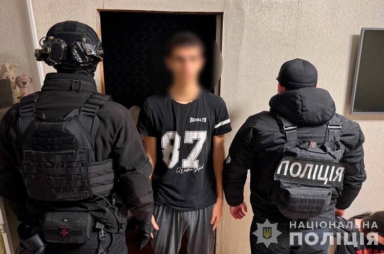 фото Нацполіція Нацполіція викрила велике угрупування телефонних шахраїв, яке змушувало пенсіонерів купувати ліки