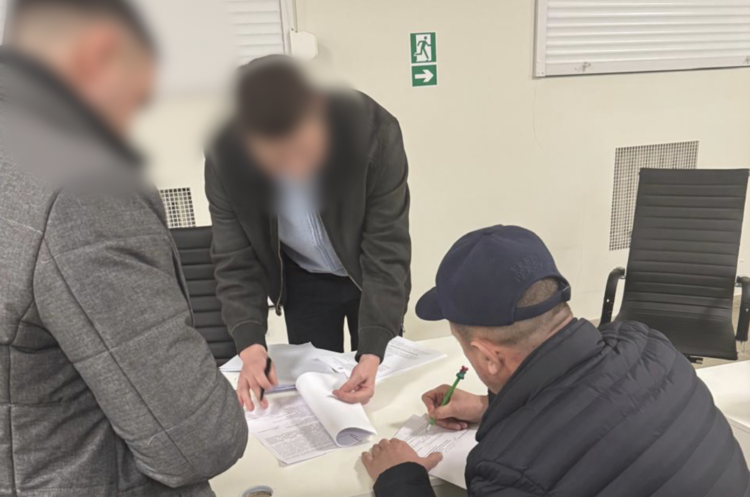 Фото: Національна поліція Викрито екснардепа із синами, які продовжували вести бізнес на ТОТ