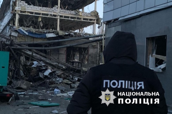 Ракетна атака на Київ: є загиблі та постраждалі Ракетна атака на Київ: є загиблі та постраждалі