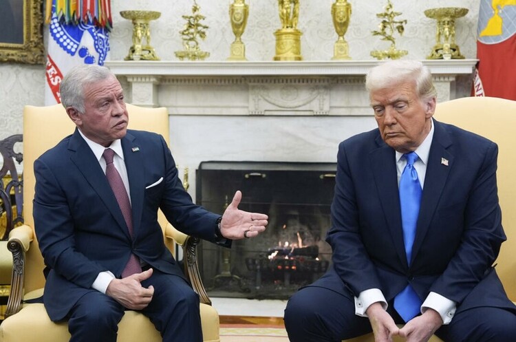 фото AP - Alex Brandon Король Йорданії після зустрічі з Трампом виступив проти переселення палестинців із Гази