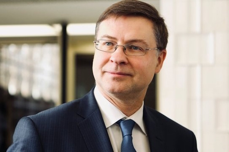 фото DR ЄС не зніме санкції з росії, навіть якщо це зроблять США – Домбровскіс