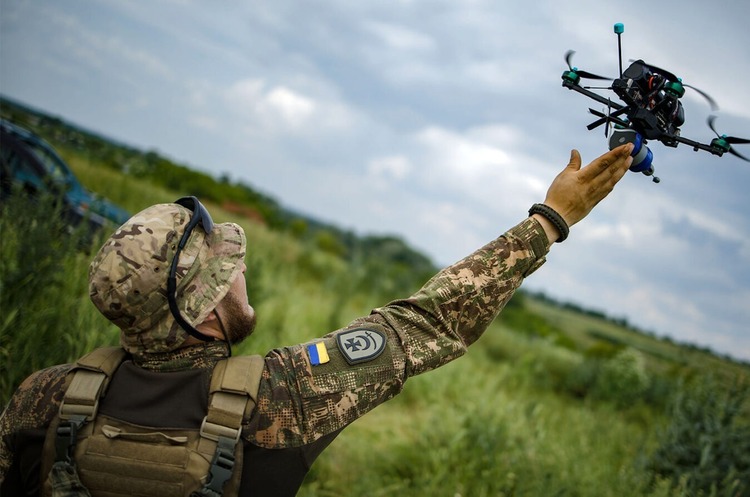 Міноборони спрямує понад 44 млрд гривень на закупівлю FPV-дронів Міноборони спрямує понад 44 млрд гривень на закупівлю FPV-дронів