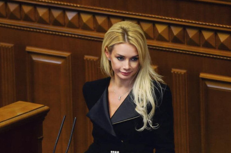 У Раду подали постанову про складання мандата «слуги» Ірини Кормишкіної У Раду подали постанову про складання мандата «слуги» Ірини Кормишкіної