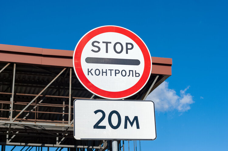 Фото: depositphotos Рішення призупинити листи про виїзд за кордон для артистів та медійників є тимчасовим – Мінкульт