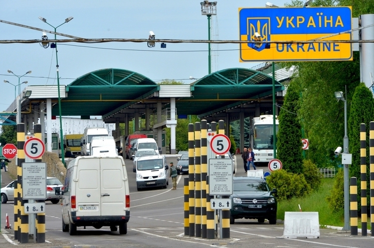 Кабмін закрив систему «Шлях» для водіїв, що перевозять гумдопомогу Кабмін закрив систему «Шлях» для водіїв, що перевозять гумдопомогу