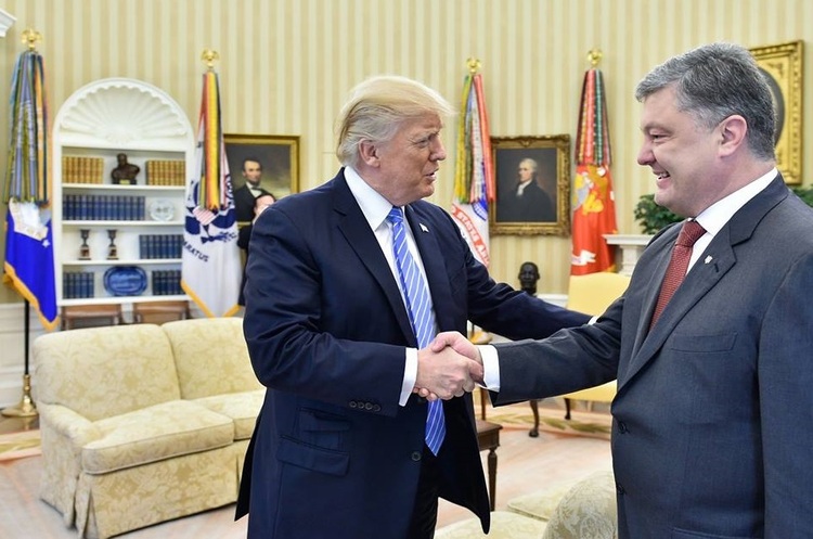 архівне фото США обговорили можливість виборів в Україні з Порошенком, Тимошенко та іншими представниками опозиції – Politico