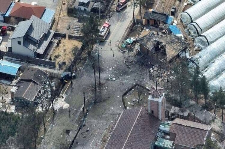 фото з соцмереж Військові Південної Кореї випадково скинули 8 бомб на власне місто