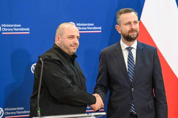 Фото: Рустем Умєров /Facebook Польща розпочала передачу 46-го пакету допомоги – міністр оборони