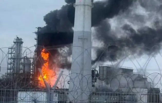 фото з соцмереж Генштаб: українські дрони вразили виробничі потужності Московського НПЗ