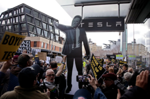 Tesla  :       