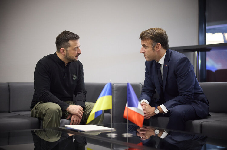 Макрон провів розмову із Зеленським: «росія повинна довести, що вона справді хоче миру» Макрон провів розмову із Зеленським: «росія повинна довести, що вона справді хоче миру»