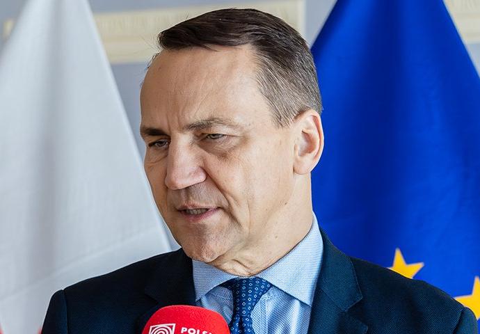 Сікорський: Угорщина гальмує переговори про вступ України до ЄС Сікорський: Угорщина гальмує переговори про вступ України до ЄС