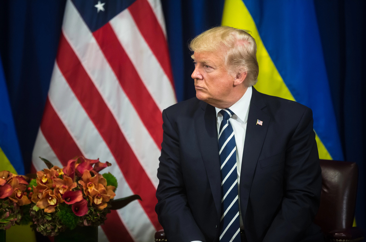 Трамп завершив розмову із Зеленським Трамп завершив розмову із Зеленським