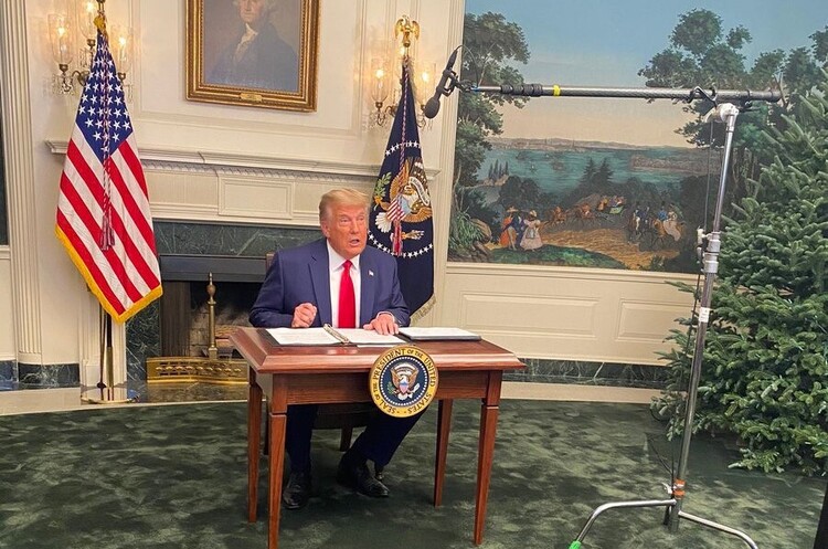 Трамп: «Ми продаватимемо союзникам спрощені версії літаків, бо вони скоро, можливо, перестануть бути нашими союзниками» Трамп: «Ми продаватимемо союзникам спрощені версії літаків, бо вони скоро, можливо, перестануть бути нашими союзниками»