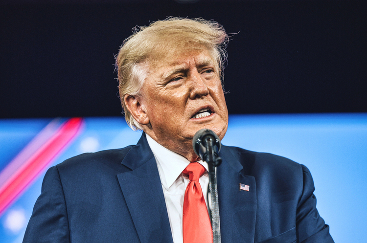 Трамп позбавив низку демократів допусків до секретної інформації Трамп позбавив низку демократів допусків до секретної інформації