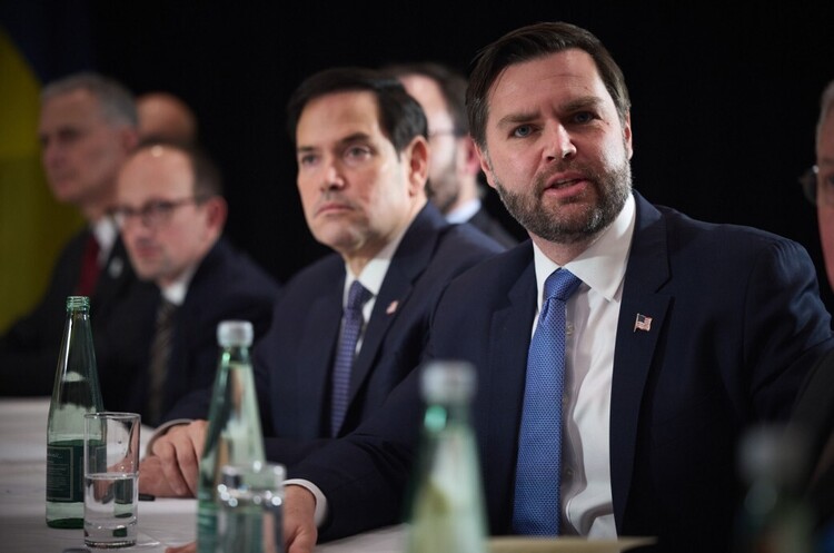 Адміністрація Трампа випадково додала журналіста The Atlantic у чат, де таємно планувалися удари по хуситах Адміністрація Трампа випадково додала журналіста The Atlantic у чат, де таємно планувалися удари по хуситах