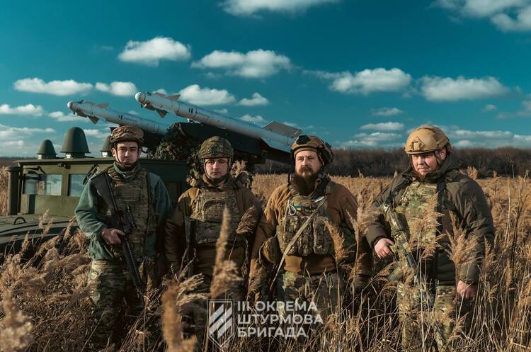 Третя штурмова показала нову потужну систему ППО на базі платформи HMMWV Третя штурмова показала нову потужну систему ППО на базі платформи HMMWV