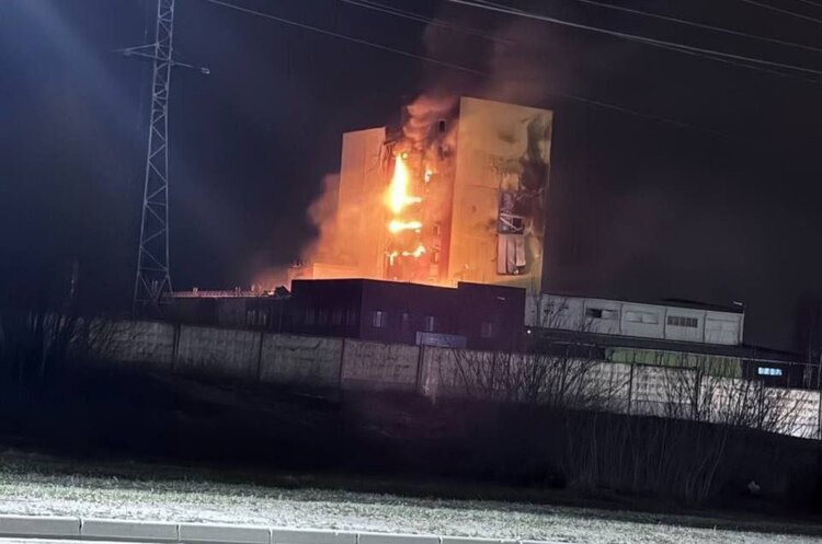 Українські дрони завдали удару по єдиному в росії виробнику оптоволоконних кабелів Українські дрони завдали удару по єдиному в росії виробнику оптоволоконних кабелів