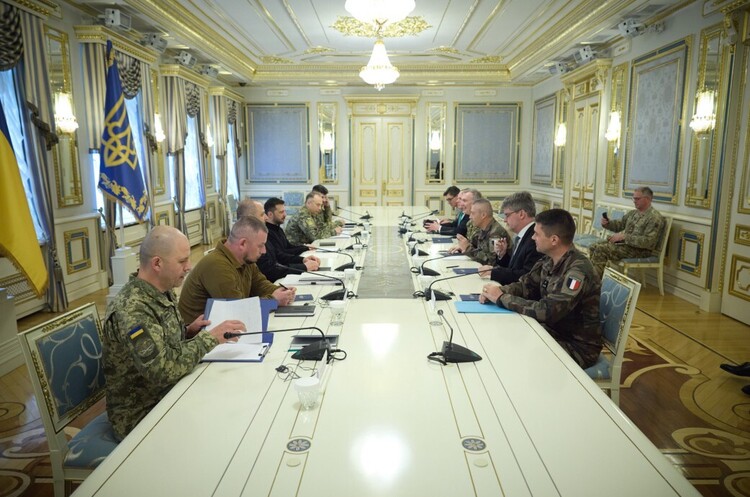 фото Офіційний сайт президента України Зеленський обговорив у Києві розгортання європейських військ із командувачами армій Франції та Британії
