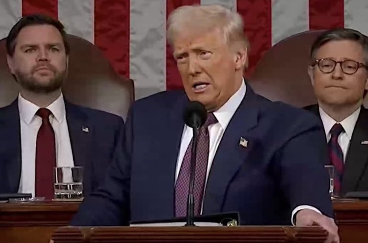 Трамп шантажує Китай додатковими тарифами, якщо Пекін не скасує попередні Трамп шантажує Китай додатковими тарифами, якщо Пекін не скасує попередні