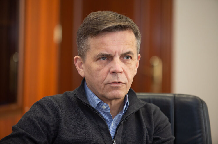 Голова ДАВРІУ Сергій Сухомлин Голова Держагентства відновлення та розвитку інфраструктури: «Сьогодні всі компанії-підрядники, якщо перевірити їх кошторис, потрапляють у категорію «кримінальних»»
