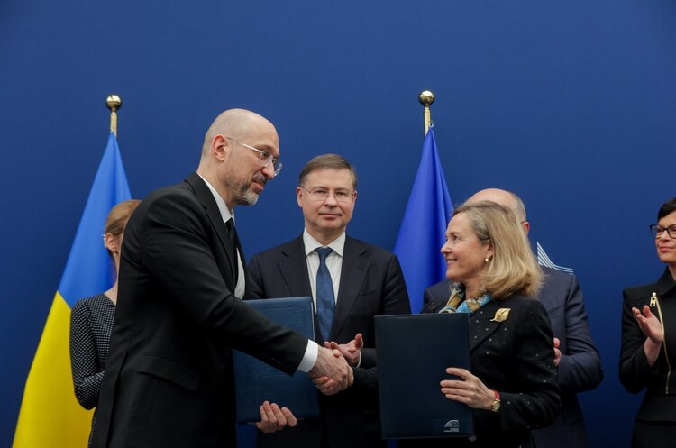 ЄІБ надає 300 млн євро на відновлення енергетики та критичної інфраструктури України – Шмигаль ЄІБ надає 300 млн євро на відновлення енергетики та критичної інфраструктури України – Шмигаль