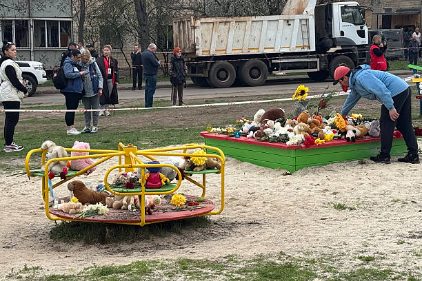 Іноземні дипломати відвідали місце удару рф по Кривому Рогу Іноземні дипломати відвідали місце удару рф по Кривому Рогу