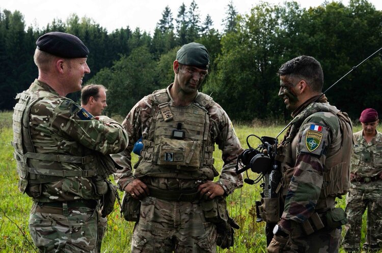 Близько 10 країн проявили бажання відправити миротворчі війська в Україну – Politico Близько 10 країн проявили бажання відправити миротворчі війська в Україну – Politico